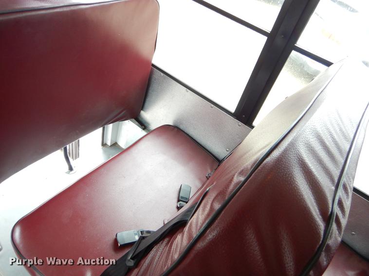 image for item FQ9658 2005 Ford E450 shuttle bus