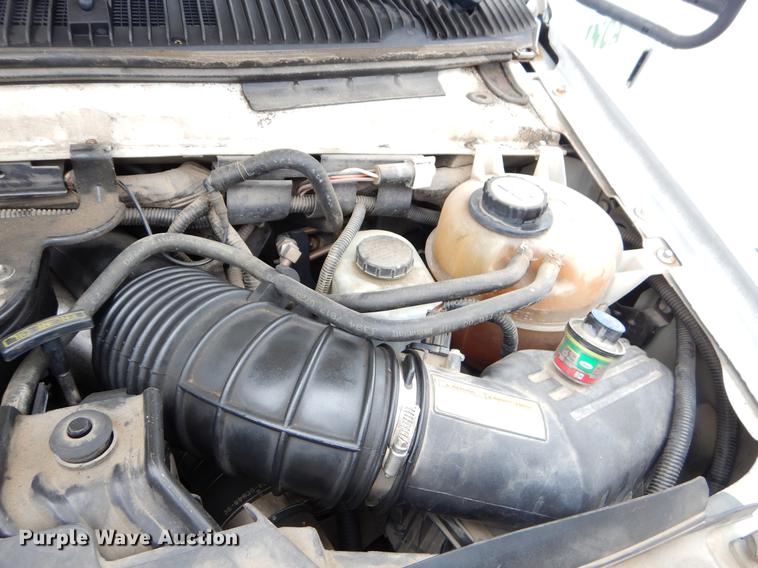 image for item FQ9658 2005 Ford E450 shuttle bus