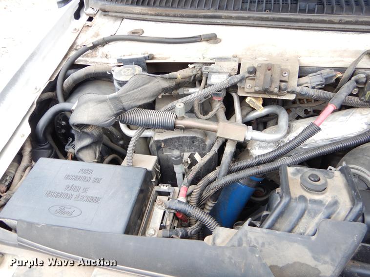 image for item FQ9658 2005 Ford E450 shuttle bus