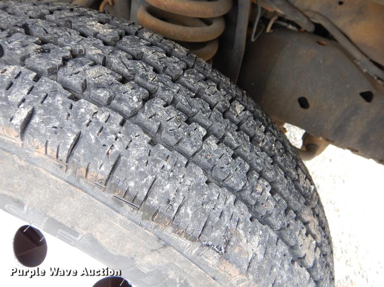 image for item FQ9658 2005 Ford E450 shuttle bus