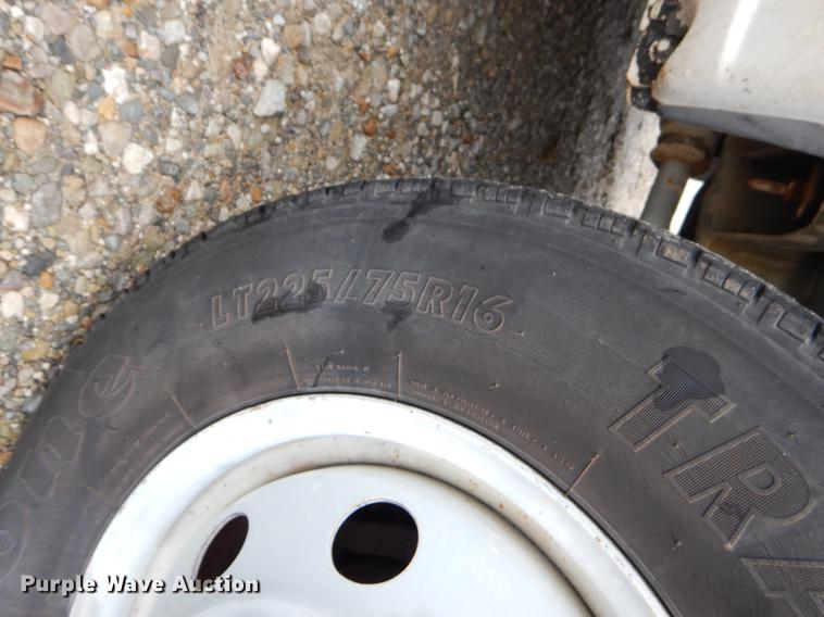 image for item FQ9658 2005 Ford E450 shuttle bus