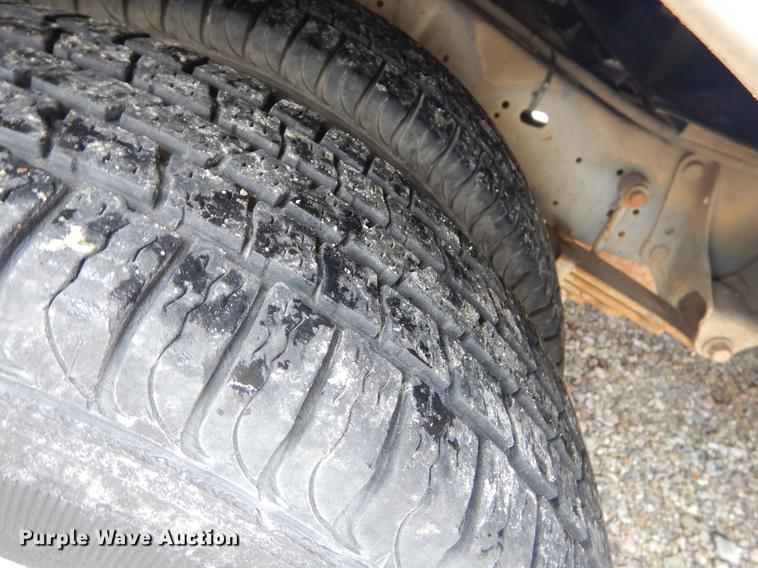 image for item FQ9658 2005 Ford E450 shuttle bus