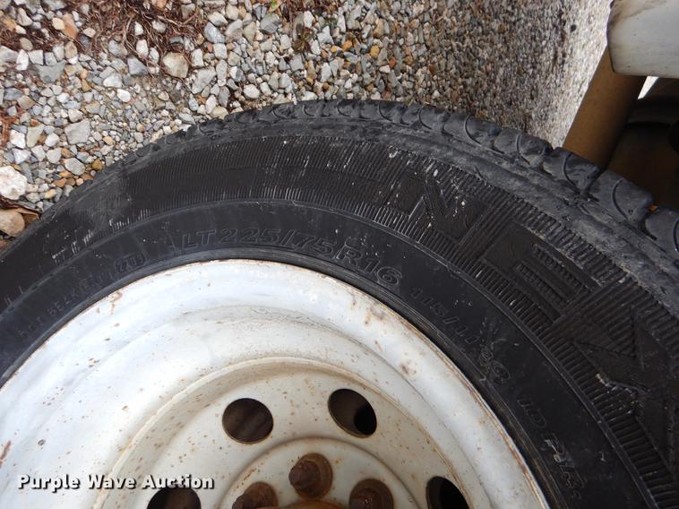 image for item FQ9658 2005 Ford E450 shuttle bus