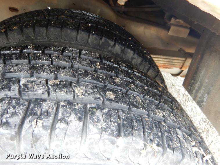 image for item FQ9658 2005 Ford E450 shuttle bus