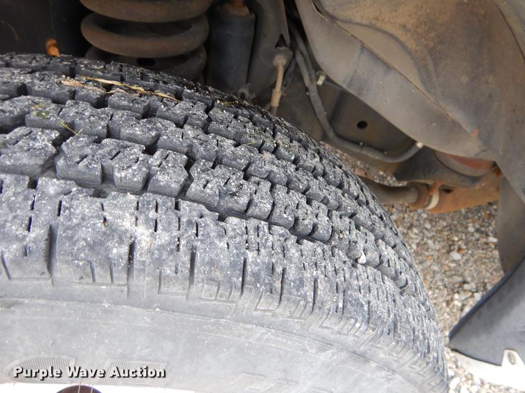 image for item FQ9658 2005 Ford E450 shuttle bus