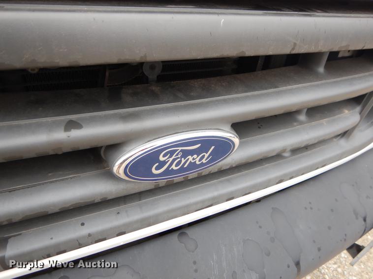 image for item FQ9658 2005 Ford E450 shuttle bus