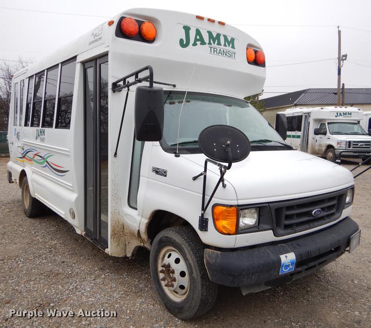 image for item FQ9659 2005 Ford E450 shuttle bus