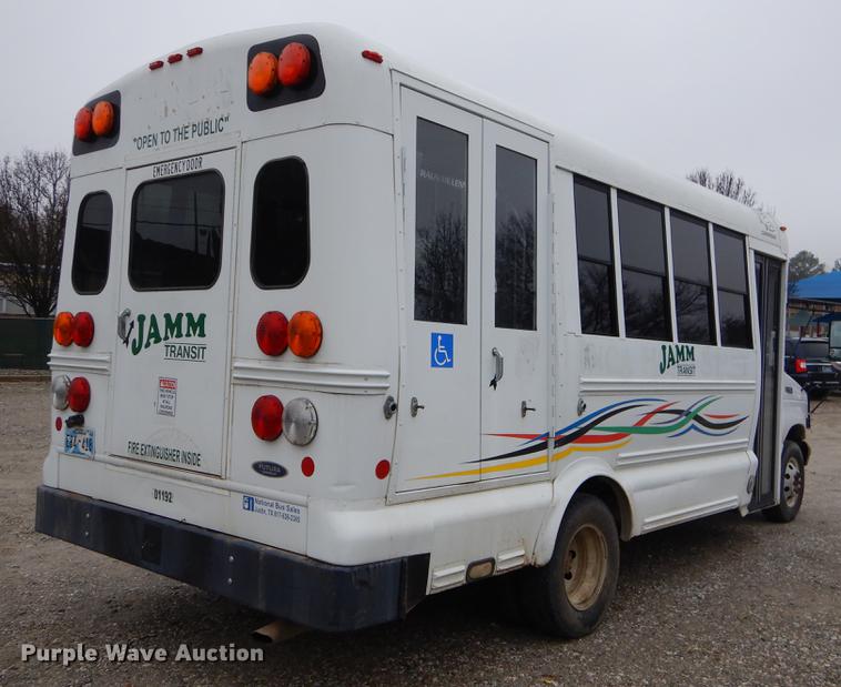 image for item FQ9659 2005 Ford E450 shuttle bus