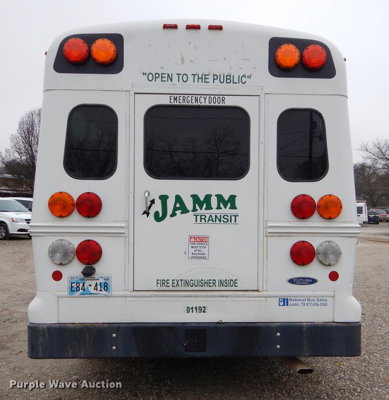 image for item FQ9659 2005 Ford E450 shuttle bus