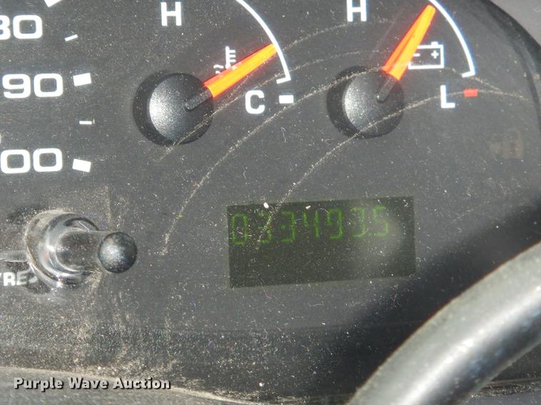 image for item FQ9659 2005 Ford E450 shuttle bus