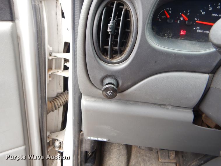 image for item FQ9659 2005 Ford E450 shuttle bus