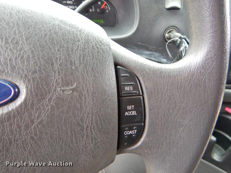 image for item FQ9659 2005 Ford E450 shuttle bus