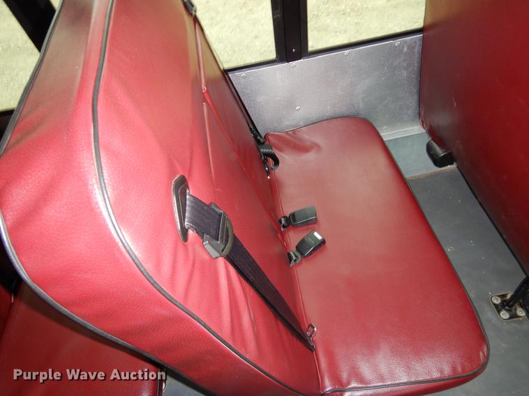 image for item FQ9659 2005 Ford E450 shuttle bus