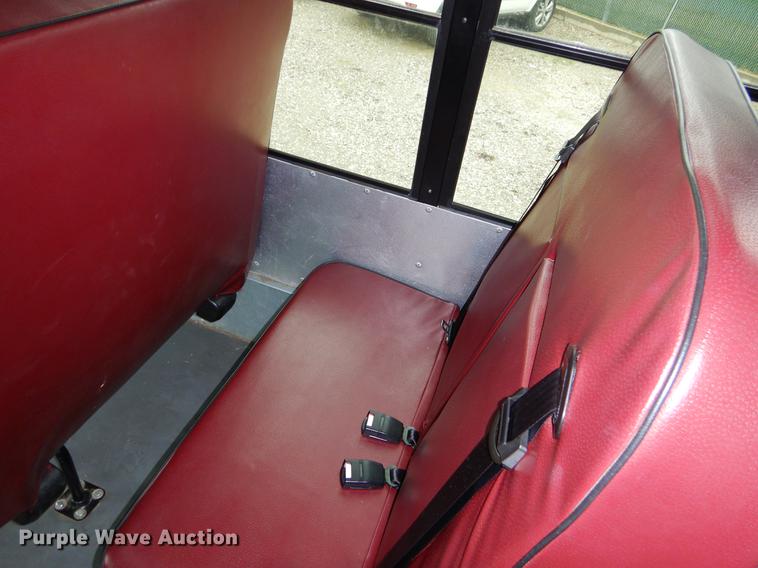 image for item FQ9659 2005 Ford E450 shuttle bus