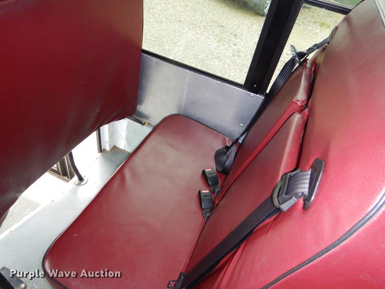 image for item FQ9659 2005 Ford E450 shuttle bus