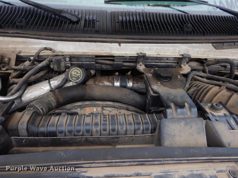 image for item FQ9659 2005 Ford E450 shuttle bus