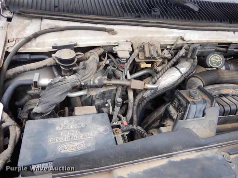 image for item FQ9659 2005 Ford E450 shuttle bus