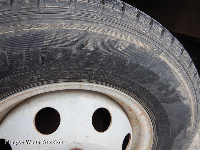 image for item FQ9659 2005 Ford E450 shuttle bus