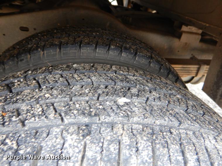 image for item FQ9659 2005 Ford E450 shuttle bus