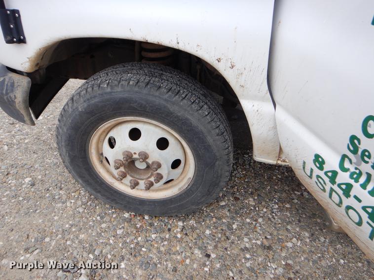 image for item FQ9659 2005 Ford E450 shuttle bus