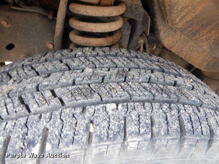 image for item FQ9659 2005 Ford E450 shuttle bus