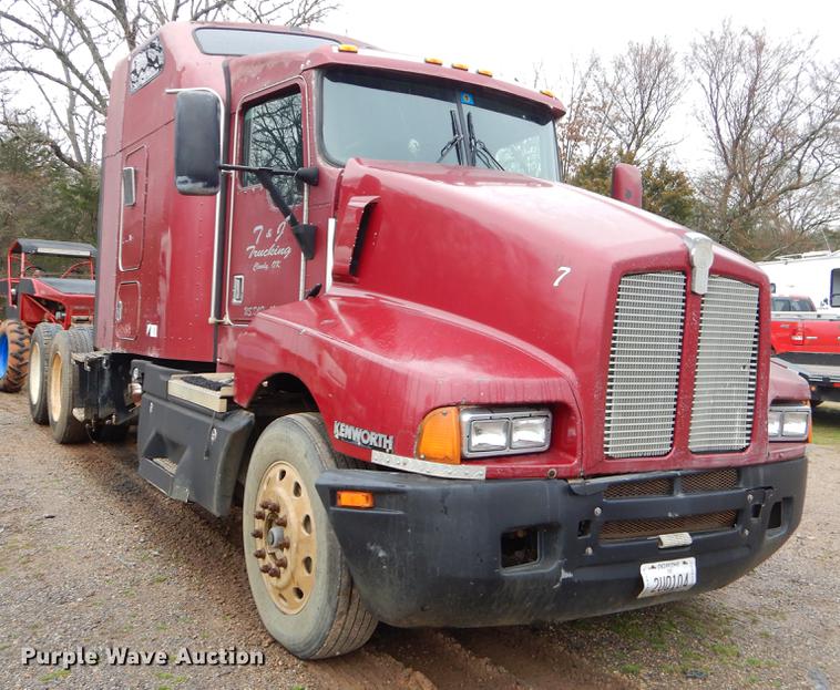 image for item FQ9660 1997 Kenworth semi truck