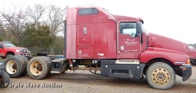 image for item FQ9660 1997 Kenworth semi truck