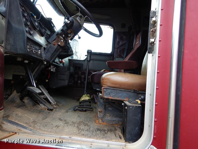 image for item FQ9660 1997 Kenworth semi truck