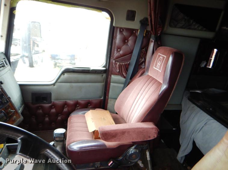 image for item FQ9660 1997 Kenworth semi truck