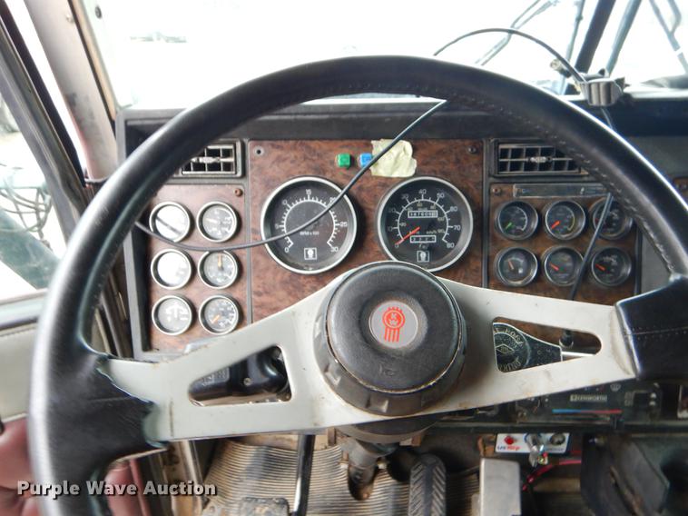 image for item FQ9660 1997 Kenworth semi truck