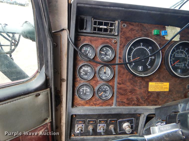 image for item FQ9660 1997 Kenworth semi truck