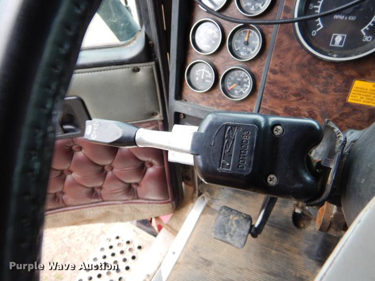 image for item FQ9660 1997 Kenworth semi truck