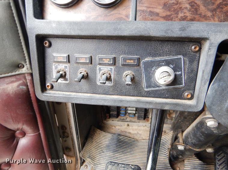 image for item FQ9660 1997 Kenworth semi truck