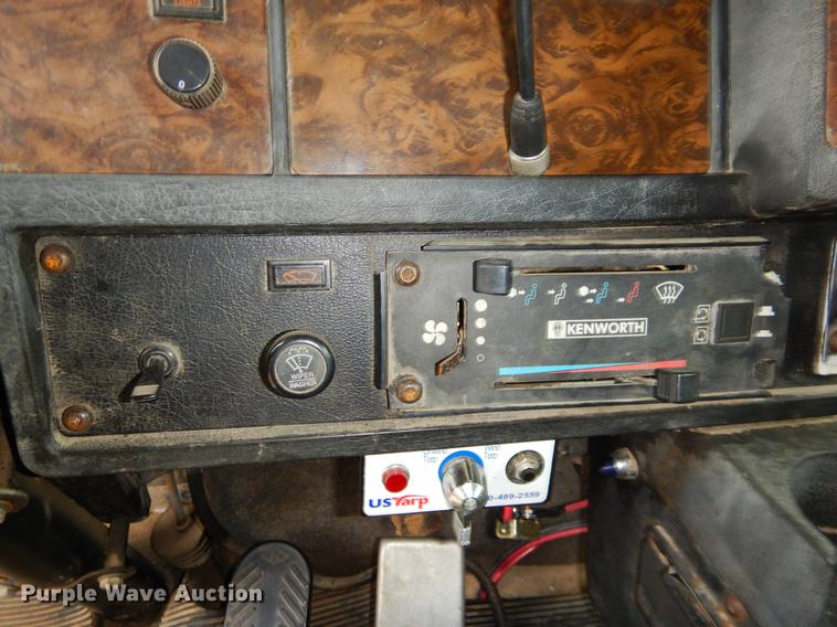 image for item FQ9660 1997 Kenworth semi truck