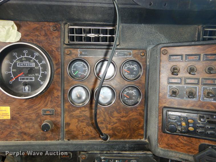 image for item FQ9660 1997 Kenworth semi truck