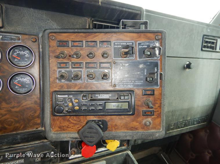 image for item FQ9660 1997 Kenworth semi truck