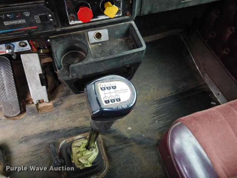 image for item FQ9660 1997 Kenworth semi truck