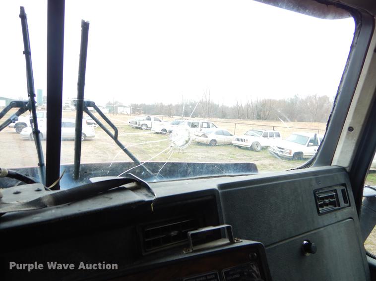 image for item FQ9660 1997 Kenworth semi truck