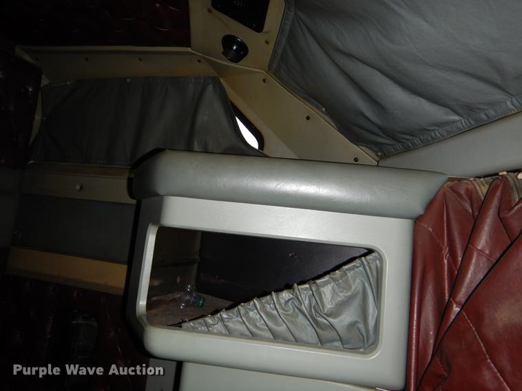 image for item FQ9660 1997 Kenworth semi truck