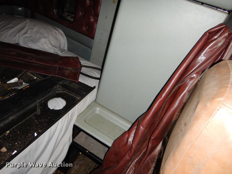 image for item FQ9660 1997 Kenworth semi truck