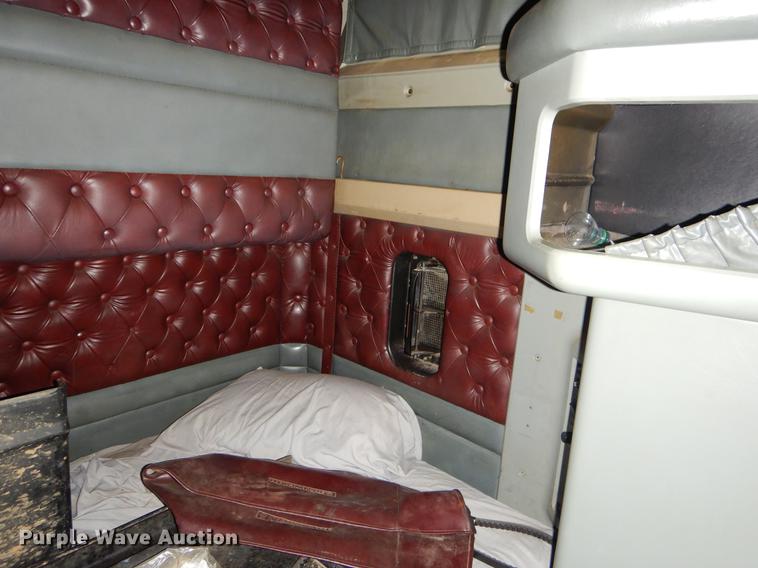 image for item FQ9660 1997 Kenworth semi truck