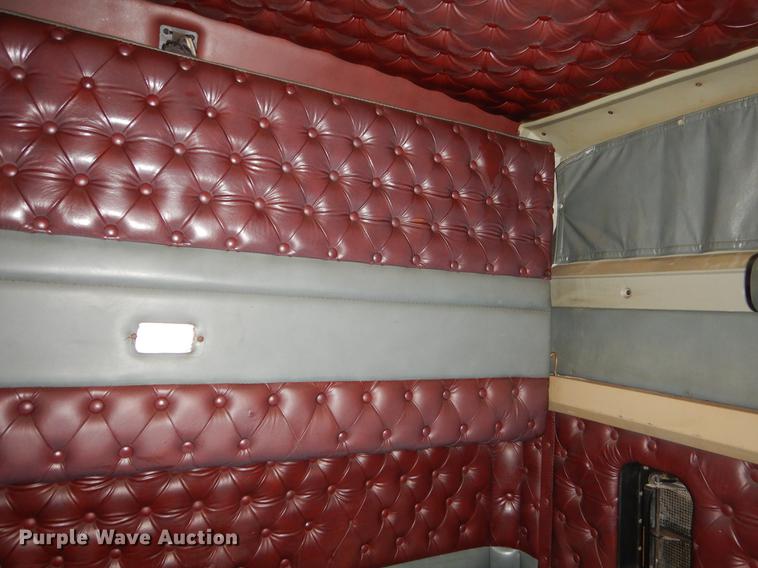 image for item FQ9660 1997 Kenworth semi truck