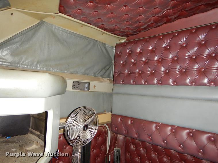 image for item FQ9660 1997 Kenworth semi truck