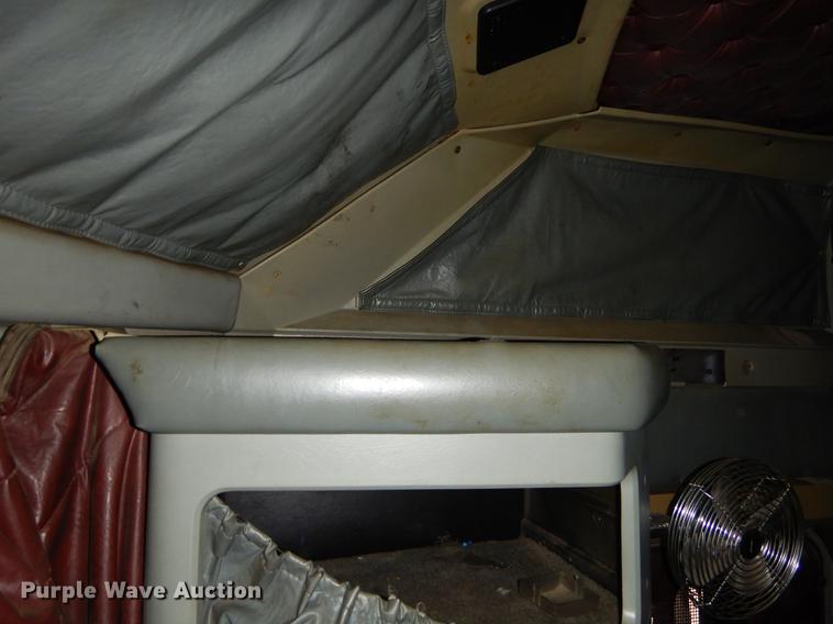 image for item FQ9660 1997 Kenworth semi truck