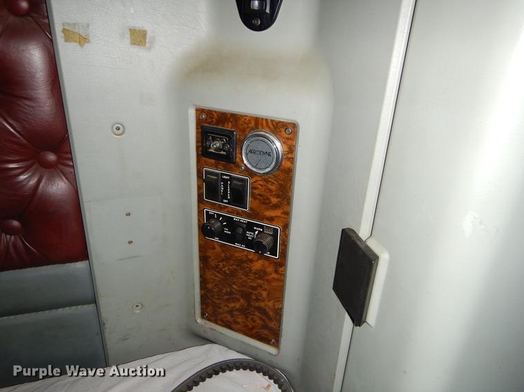 image for item FQ9660 1997 Kenworth semi truck