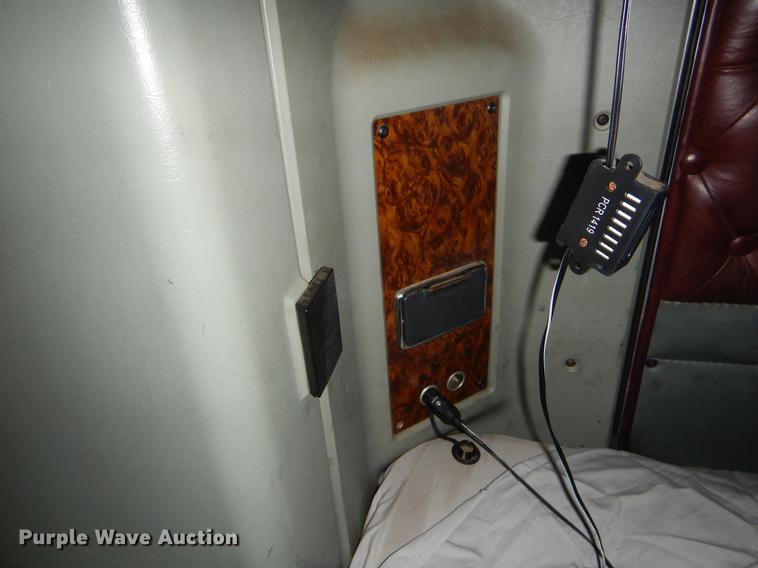 image for item FQ9660 1997 Kenworth semi truck