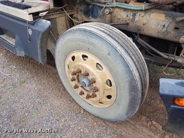image for item FQ9660 1997 Kenworth semi truck