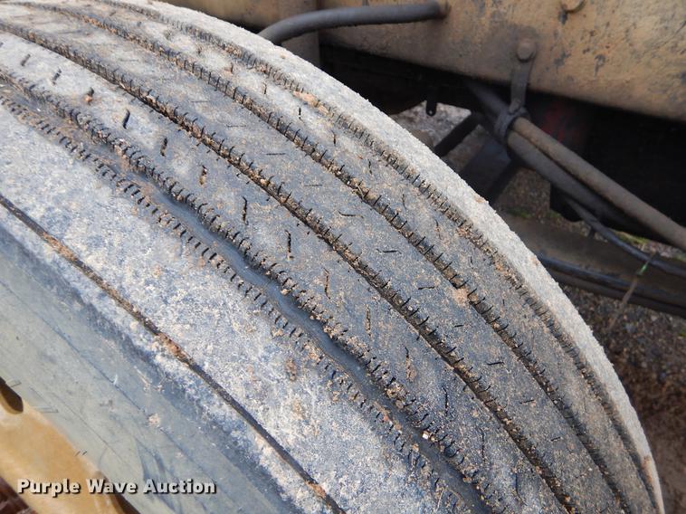 image for item FQ9660 1997 Kenworth semi truck