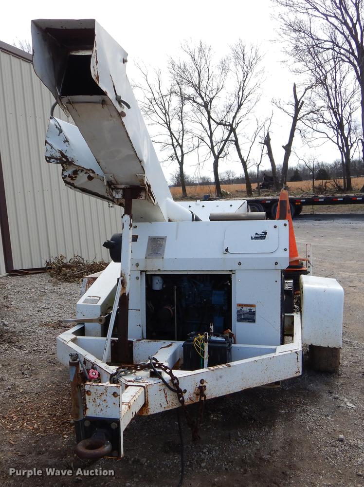 image for item FQ9668 2006 Wood Chuck 16A chipper