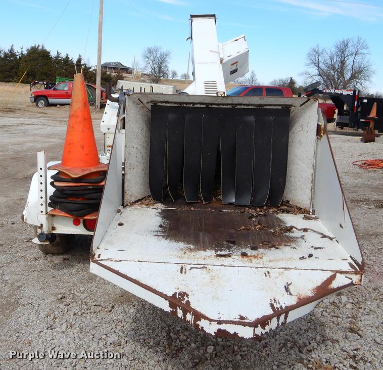 image for item FQ9668 2006 Wood Chuck 16A chipper